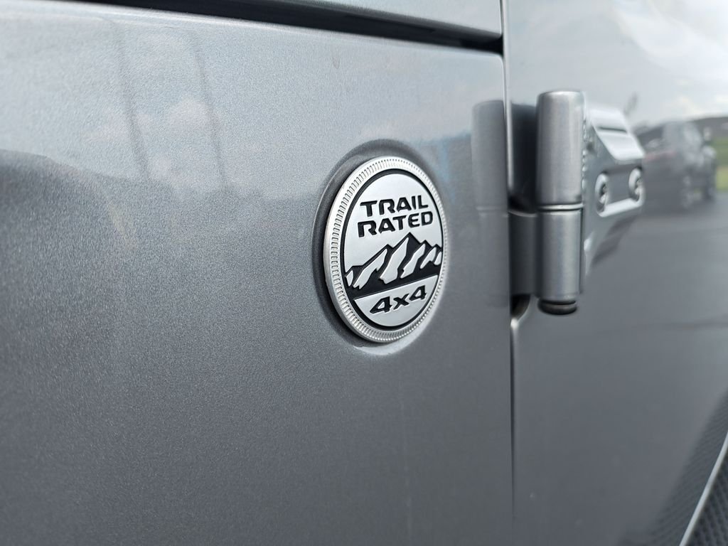 Used 2021 Silver Jeep Unlimited Sahara image 27