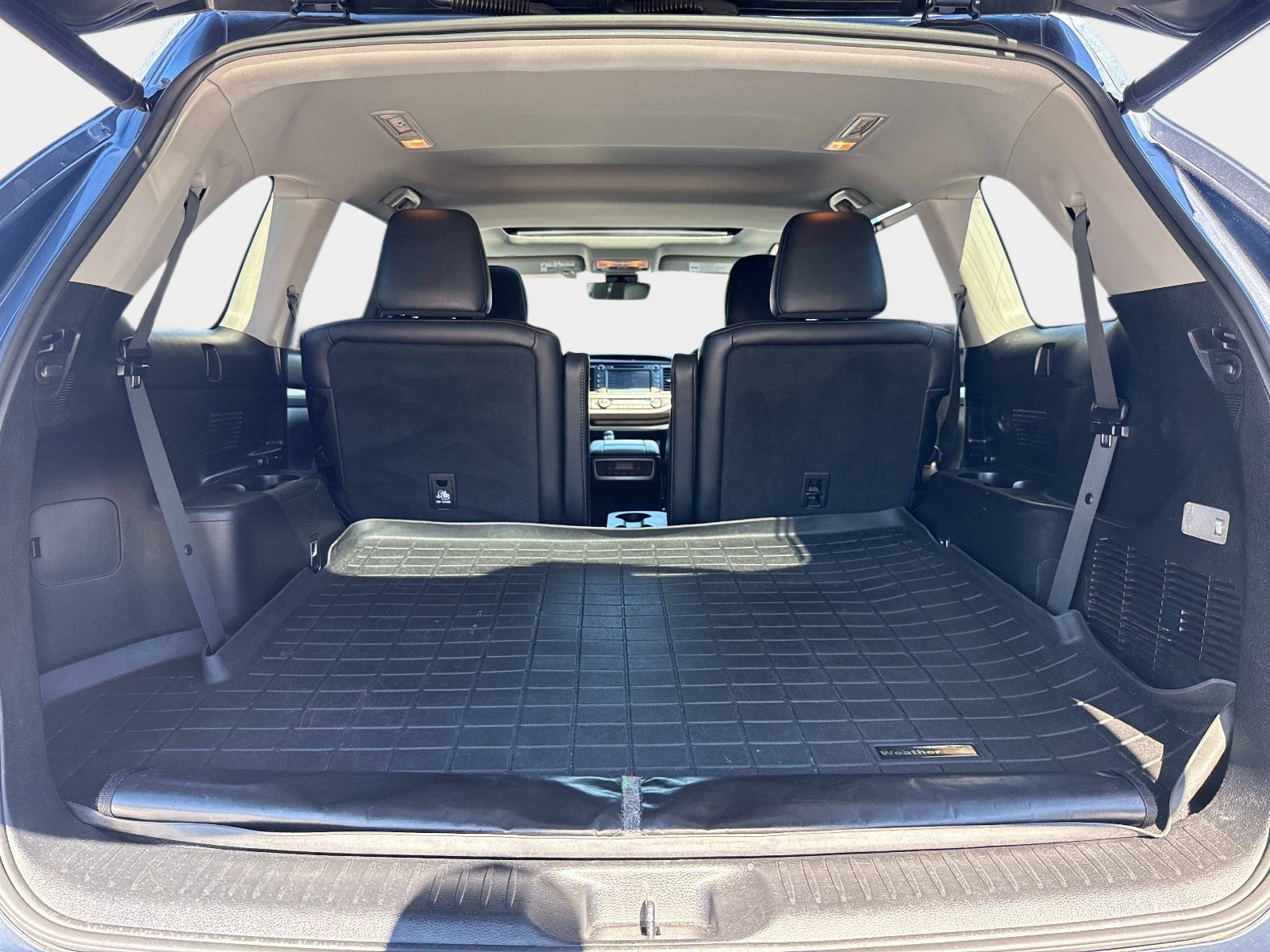 Used 2019 Shoreline Blue Pearl Toyota XLE image 9