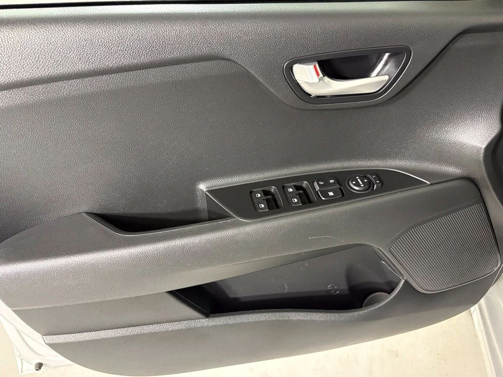 Used 2023 Silver Kia S image 11