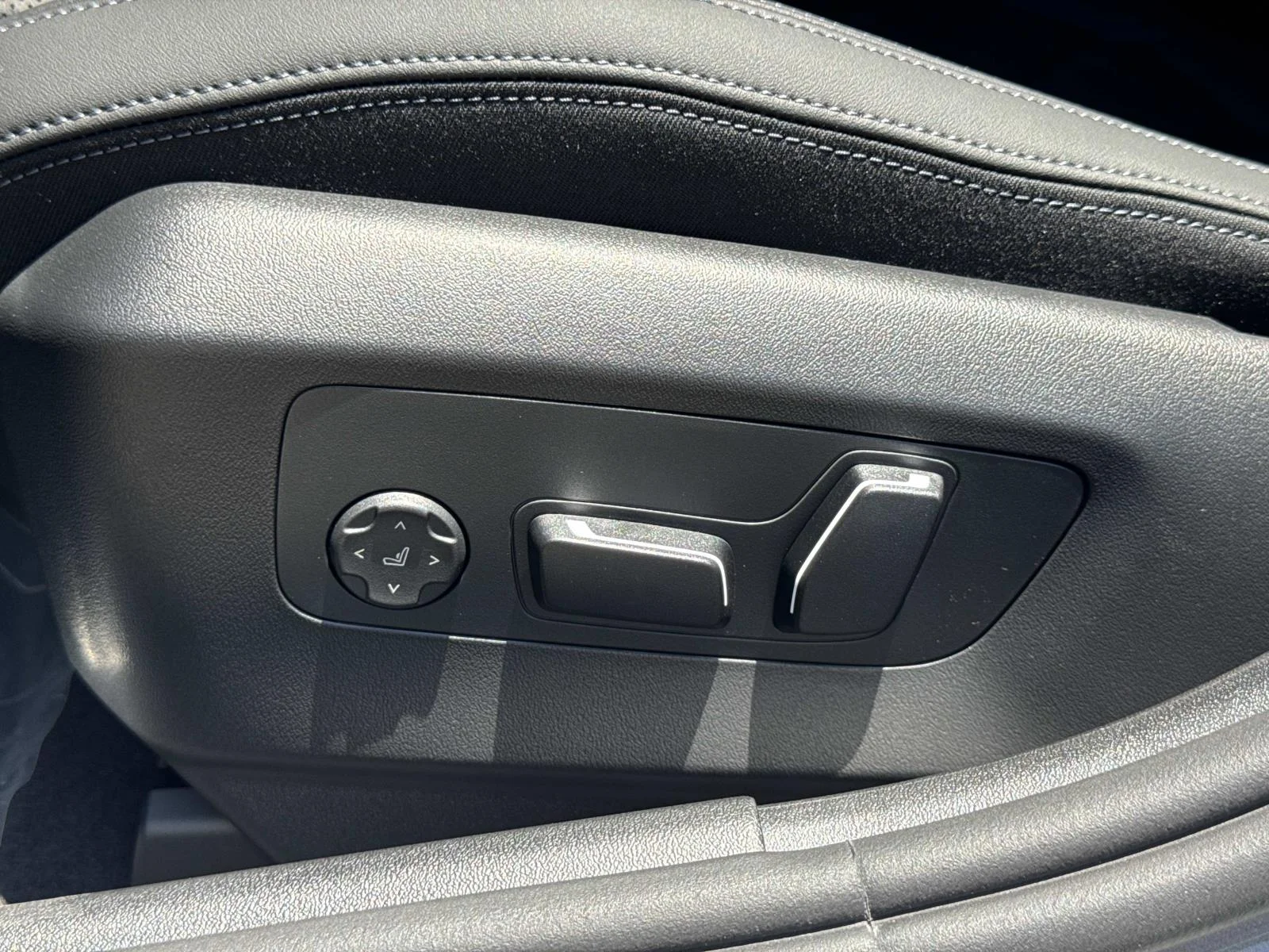New 2027 Oxide Grey Metallic BMW 530i Sedan image 26