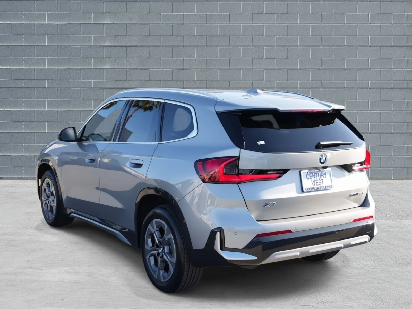 New 2026 Space Silver Metallic BMW xDrive28i Sports Activity Vehicle image 3