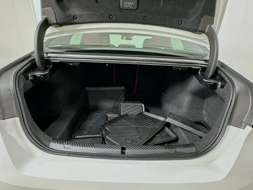 2025 BMW 5 Series 530i - Photo 27