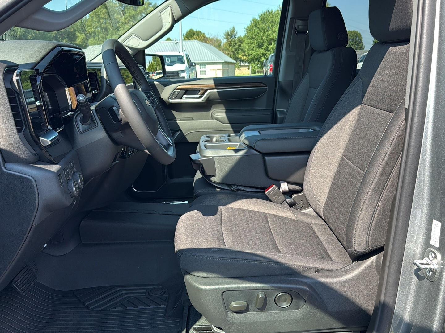 2026 Chevrolet Silverado 1500 LT - Photo 9