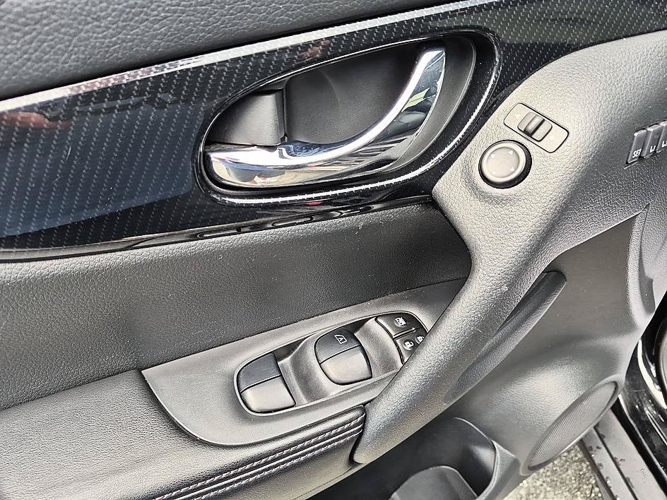 Used 2020 Magnetic Black Pearl Nissan SL image 13