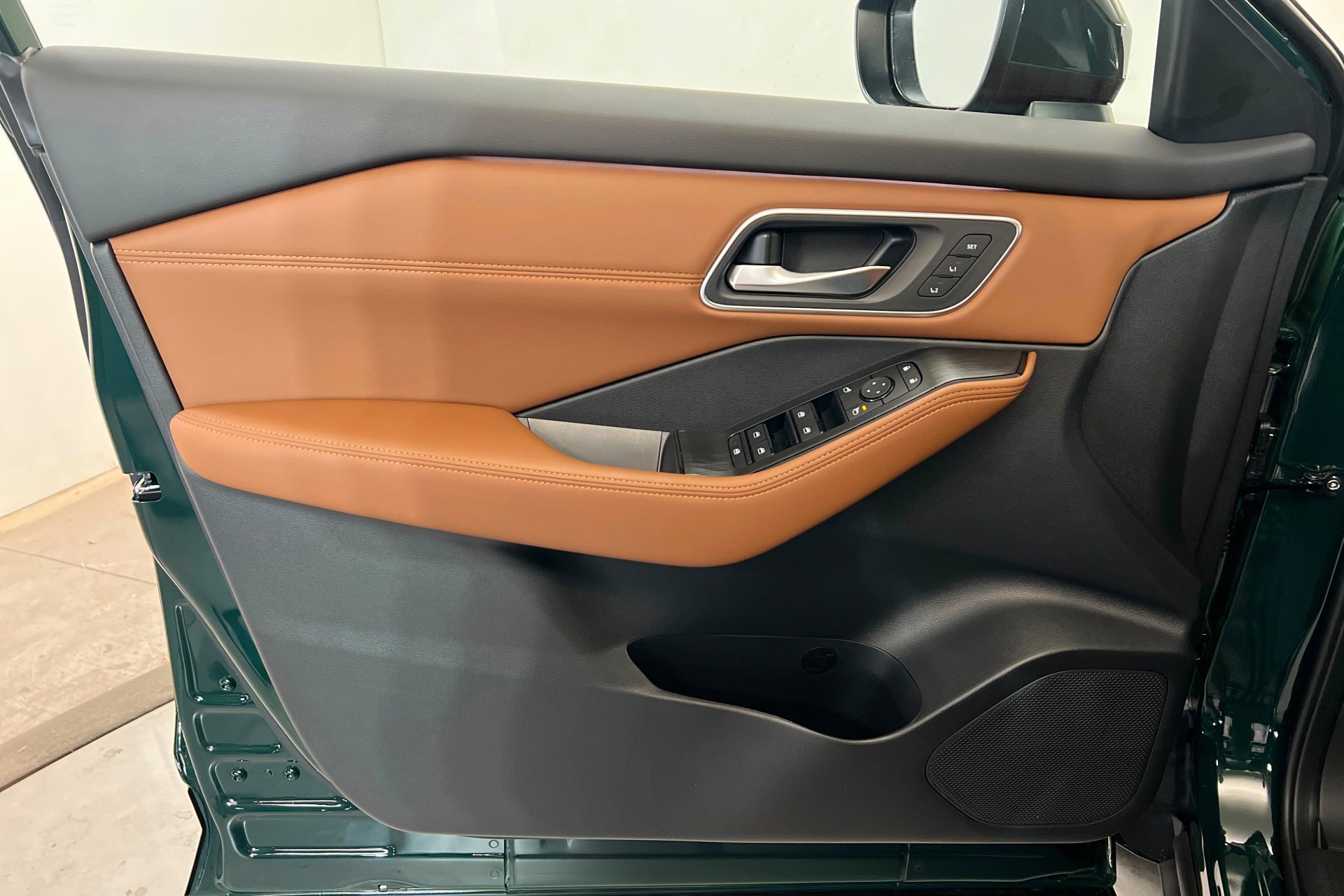 New 2026 Obsidian Green Pearl Nissan Platinum image 15