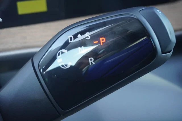 New 2027 Opal White Pearl Volkswagen SE image 30