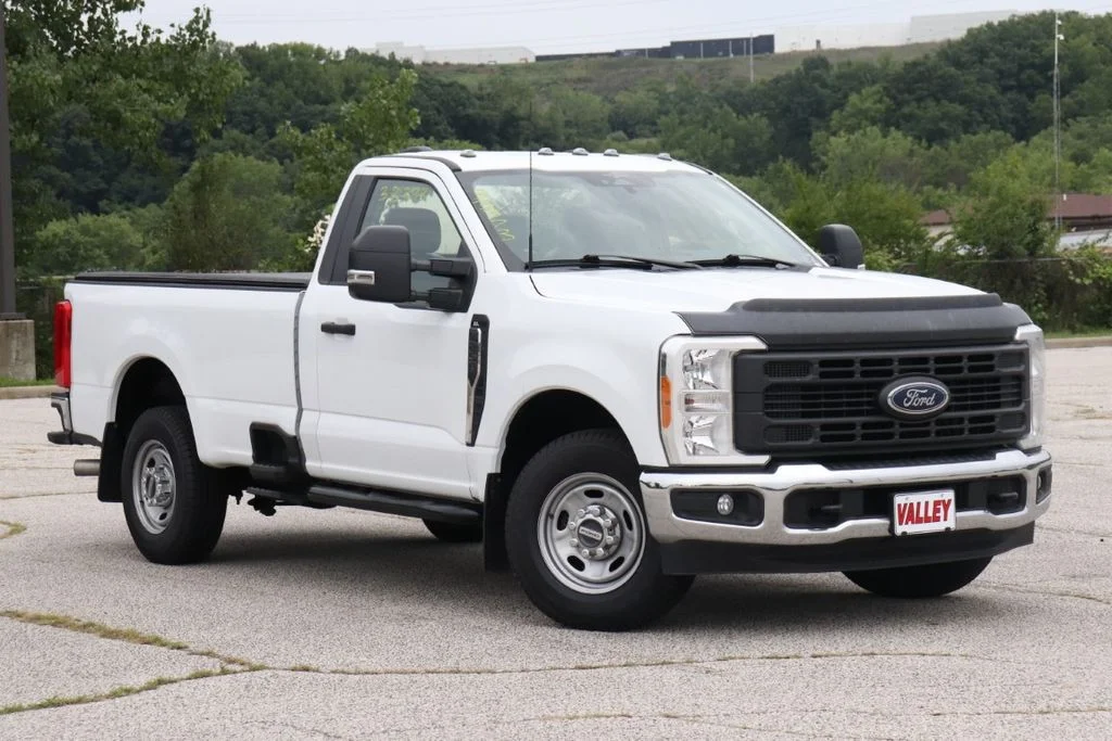 Used 2023 Oxford White Ford XL image 2