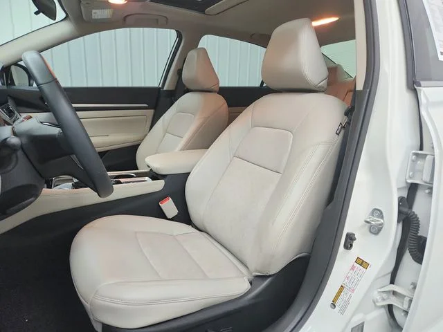 Used 2024 White Nissan 2.5 SL image 19
