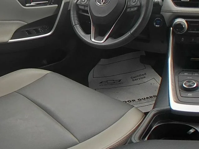 Used 2021 Silver Toyota XLE Premium image 38