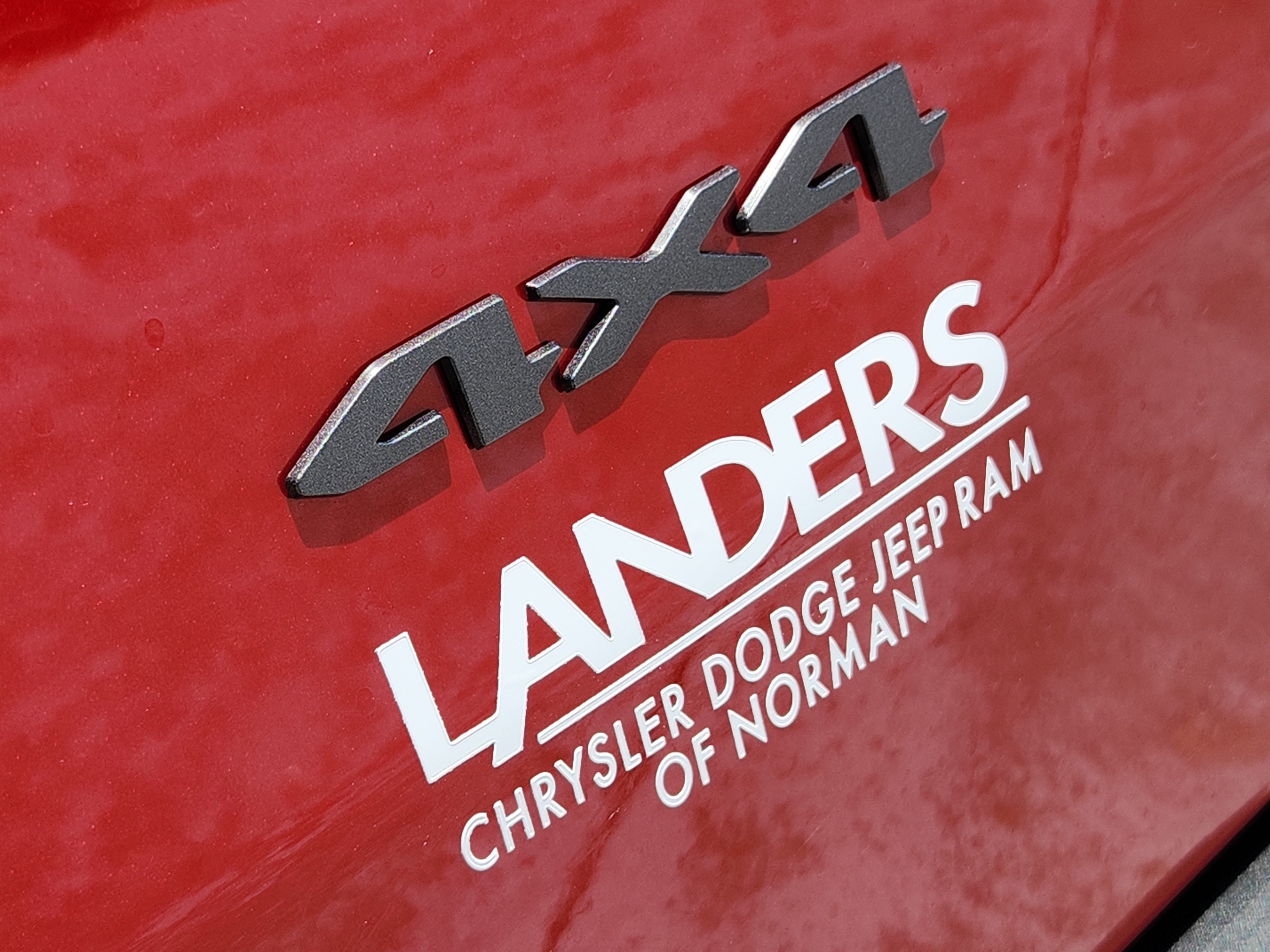 New 2026 Red Hot Pearl-Coat Exterior Paint Jeep Laredo image 9