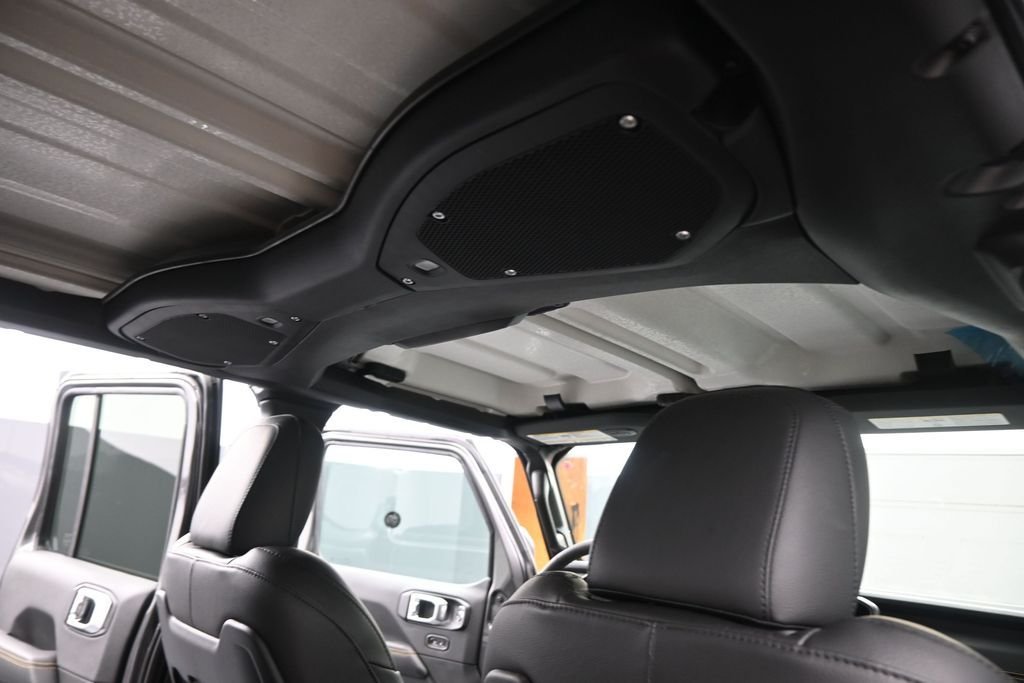 New 2026 Granite Crystal Metallic Clearcoat Jeep Texas Trail image 27