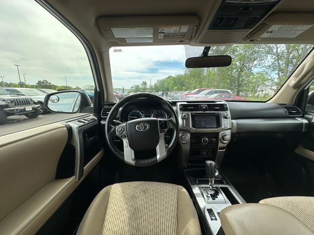 Used 2016 White Toyota SR5 image 15