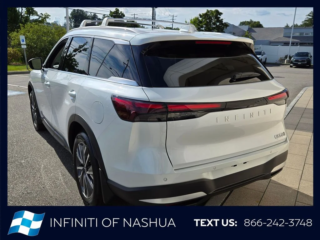 New 2027 RADIANT WHITE INFINITI Luxe AWD image 11