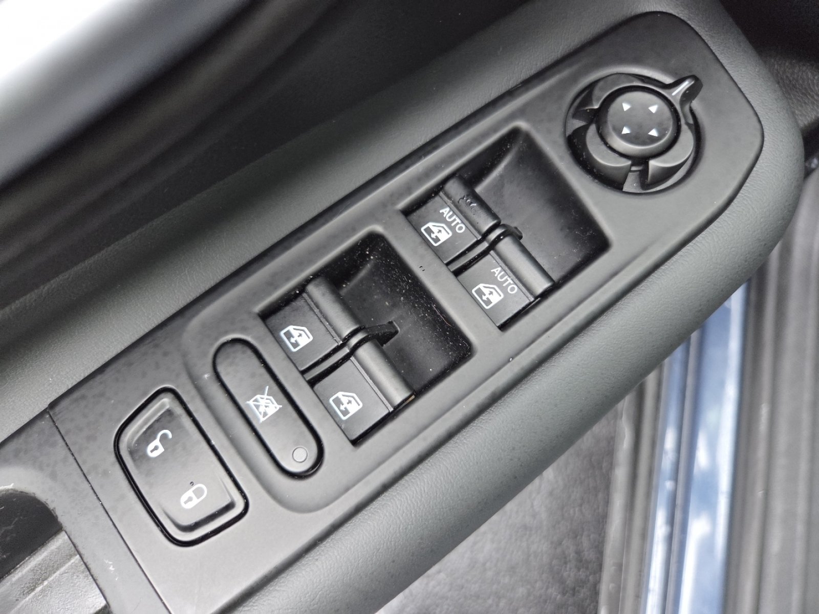 Used 2022 Slate Blue Jeep Altitude image 29