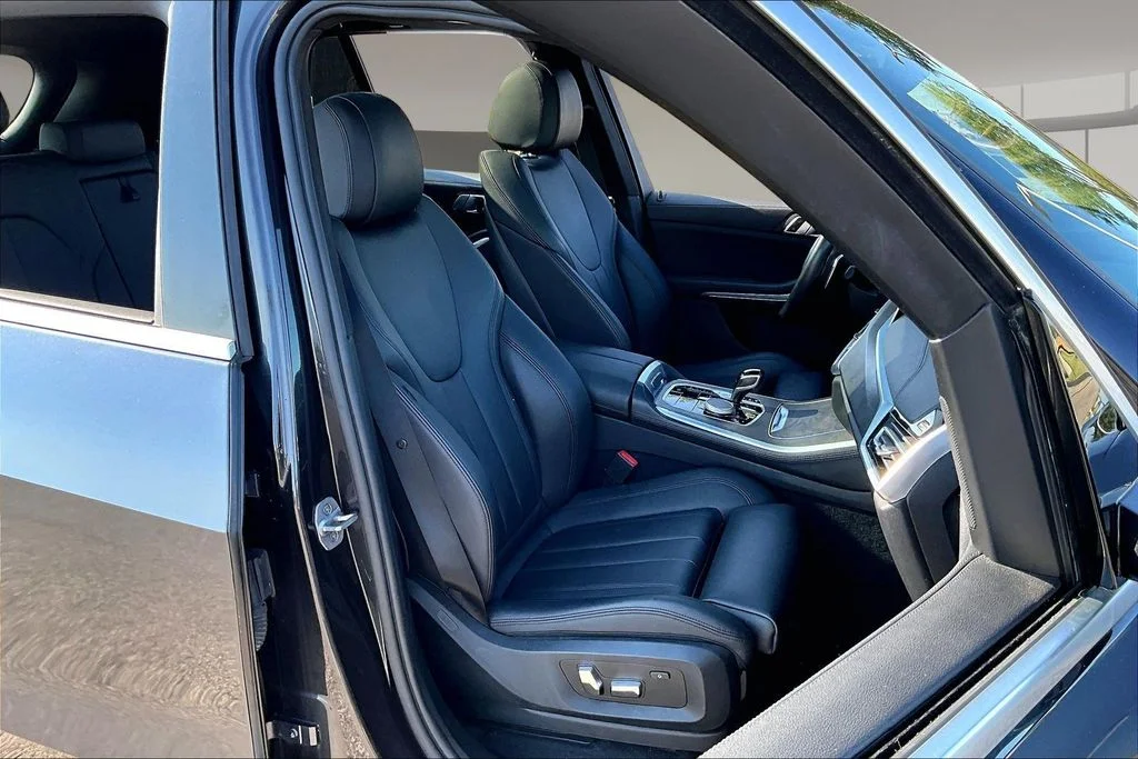Used 2022 Gray BMW sDrive40i image 7