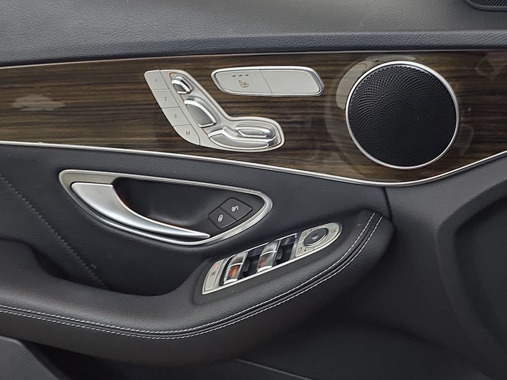Used 2018  Mercedes-Benz C 300 image 29