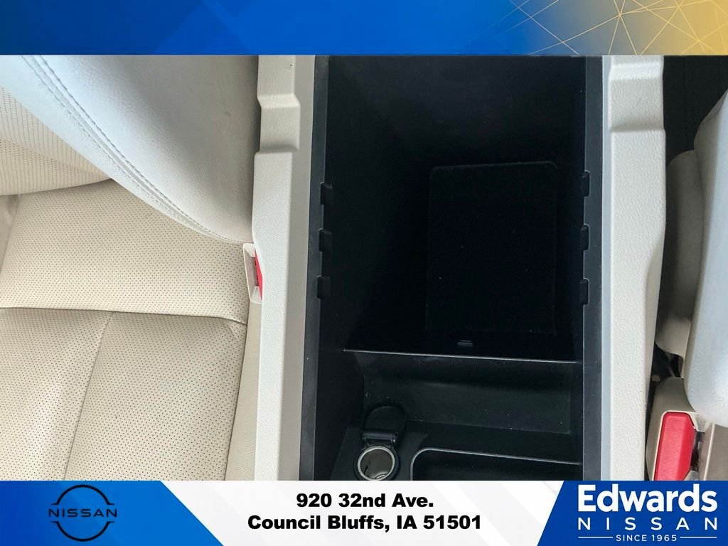 Used 2018 Red Nissan SL image 32