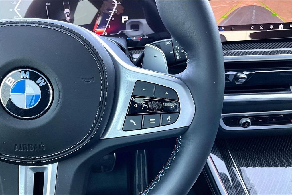 Used 2025 White BMW M60i image 21