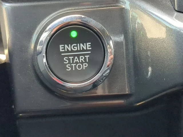 Certified Used 2023 Avalanche Ford XLT image 28