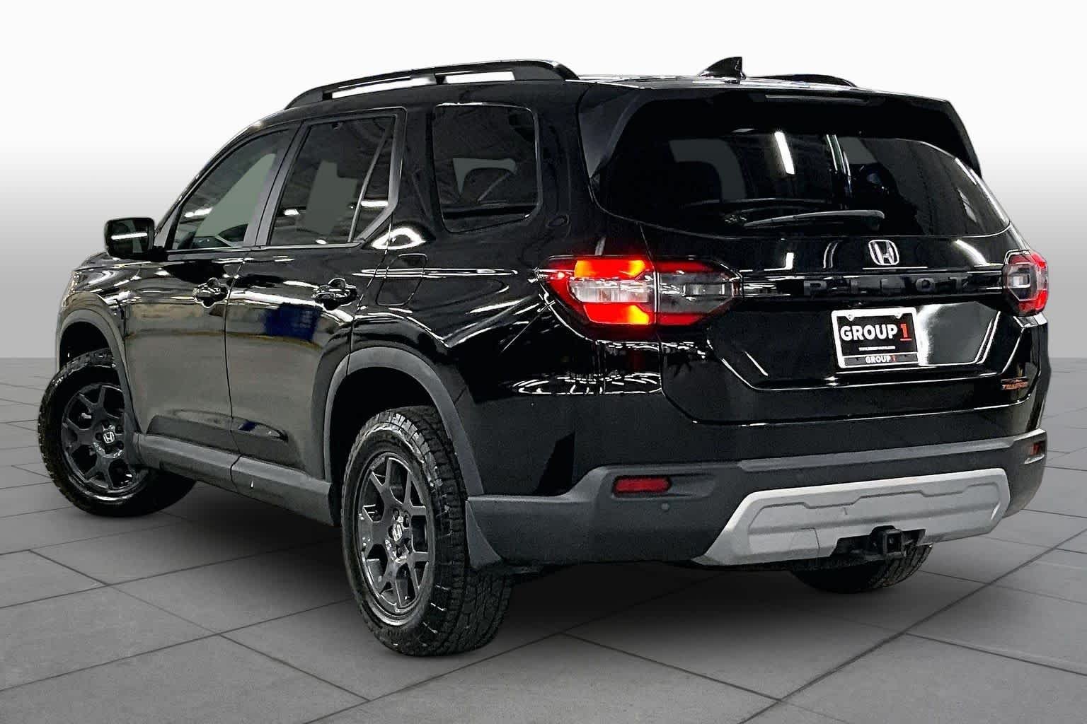 Used 2025 Crystal Black Pearl Honda TrailSport image 11