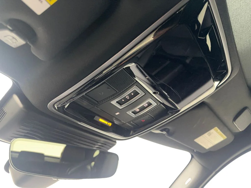 Used 2026 Black Land Rover Dynamic SE image 72
