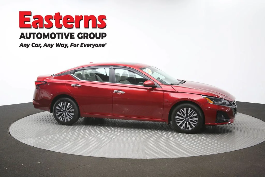 Used 2023 Red Nissan 2.5 SV image 45