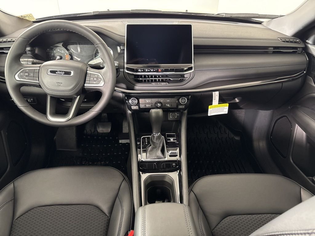 New 2026 Diamond Black Crystal Pearlcoat Jeep Latitude image 34