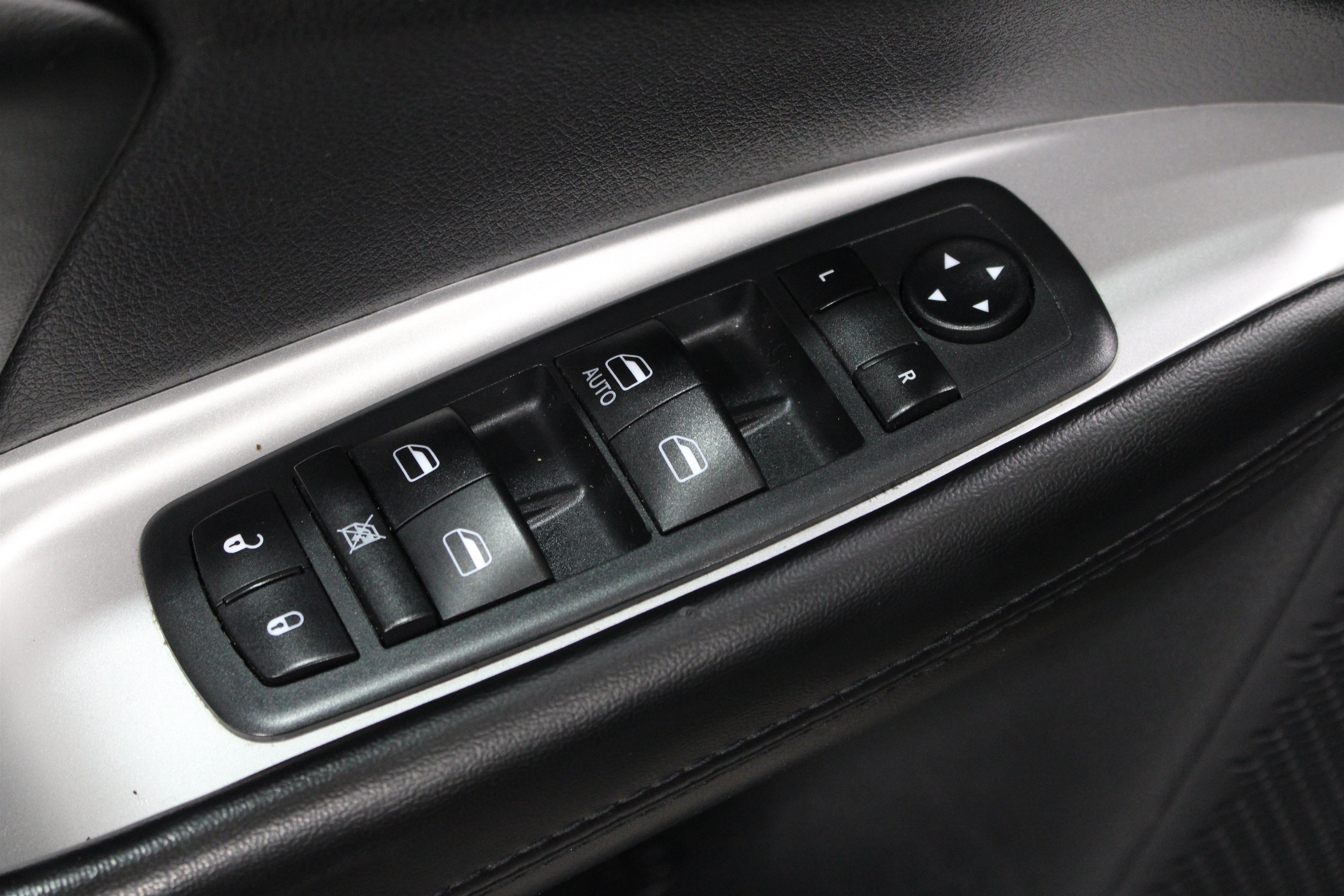 Used 2020 Granite Pearlcoat Dodge SE Value image 5