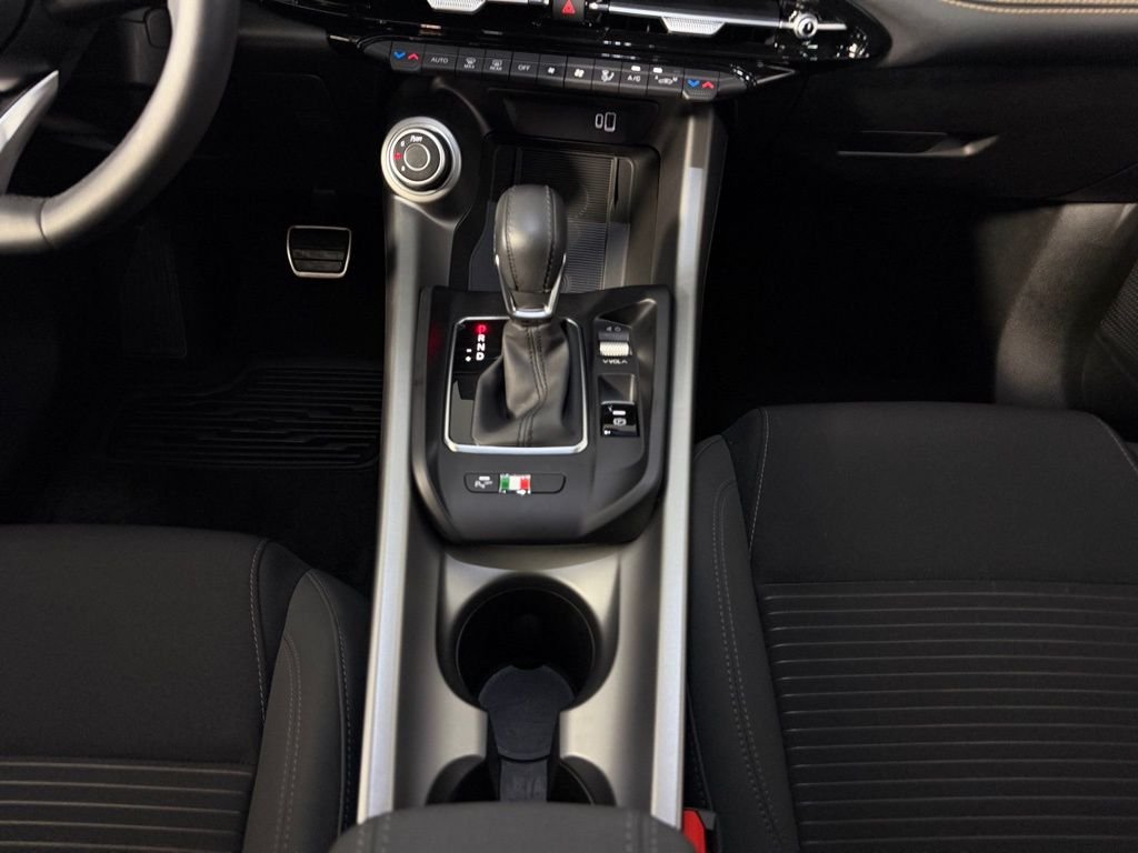 Used 2025 White Alfa Romeo Base image 15