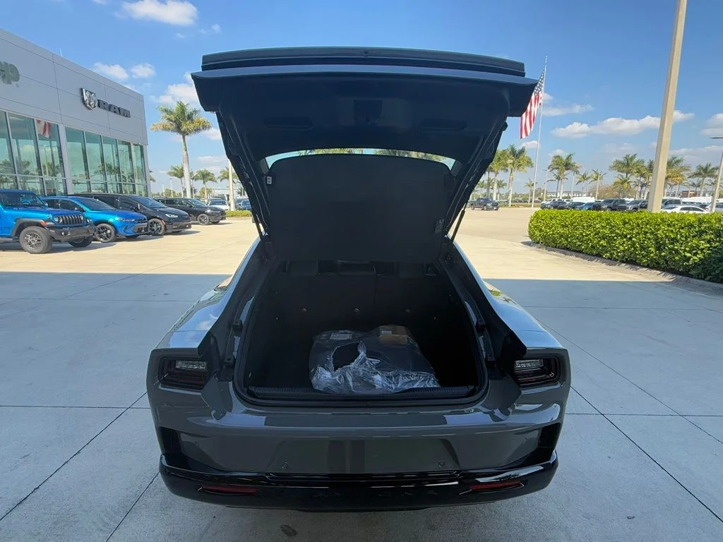 New 2026 Destroyer Gray Exterior Paint Dodge R/T Scat Pack image 37