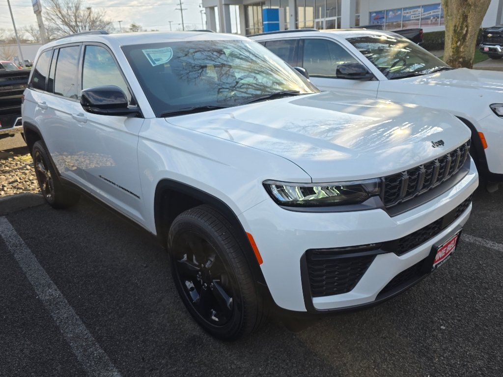 New 2026 Bright White Clear-Coat Exterior Paint Jeep Limited image 7