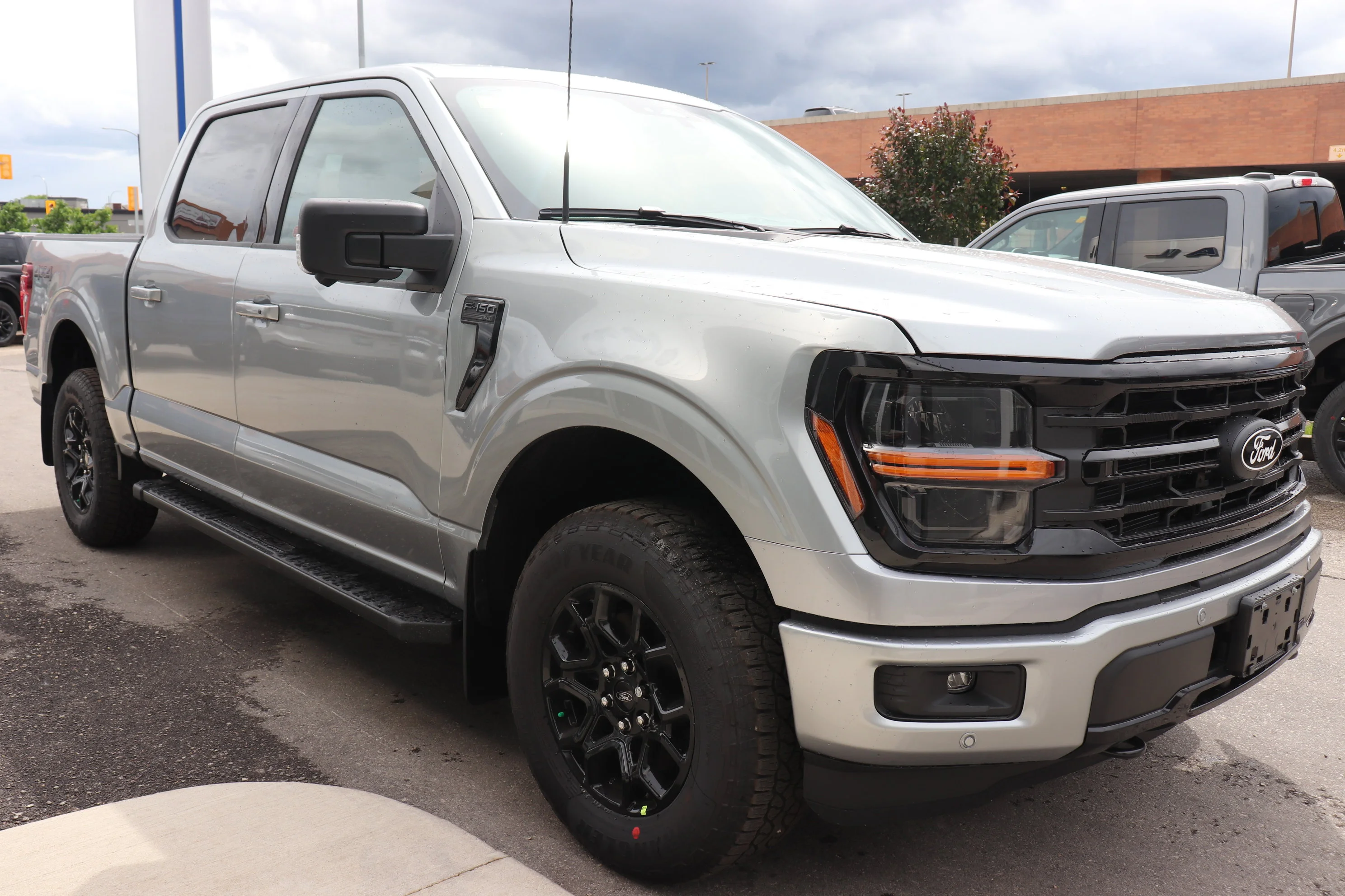 New 2026 ICONIC SILVER METALLIC Ford XLT image 3
