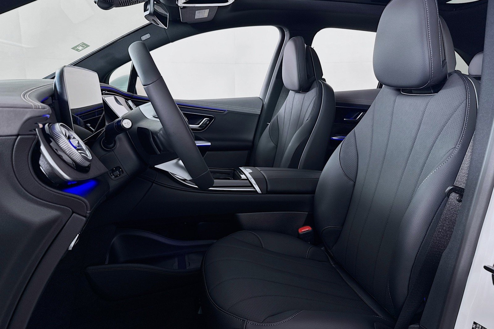 New 2026 Polar White Mercedes-Benz EQE 320 4MATIC® SUV image 15