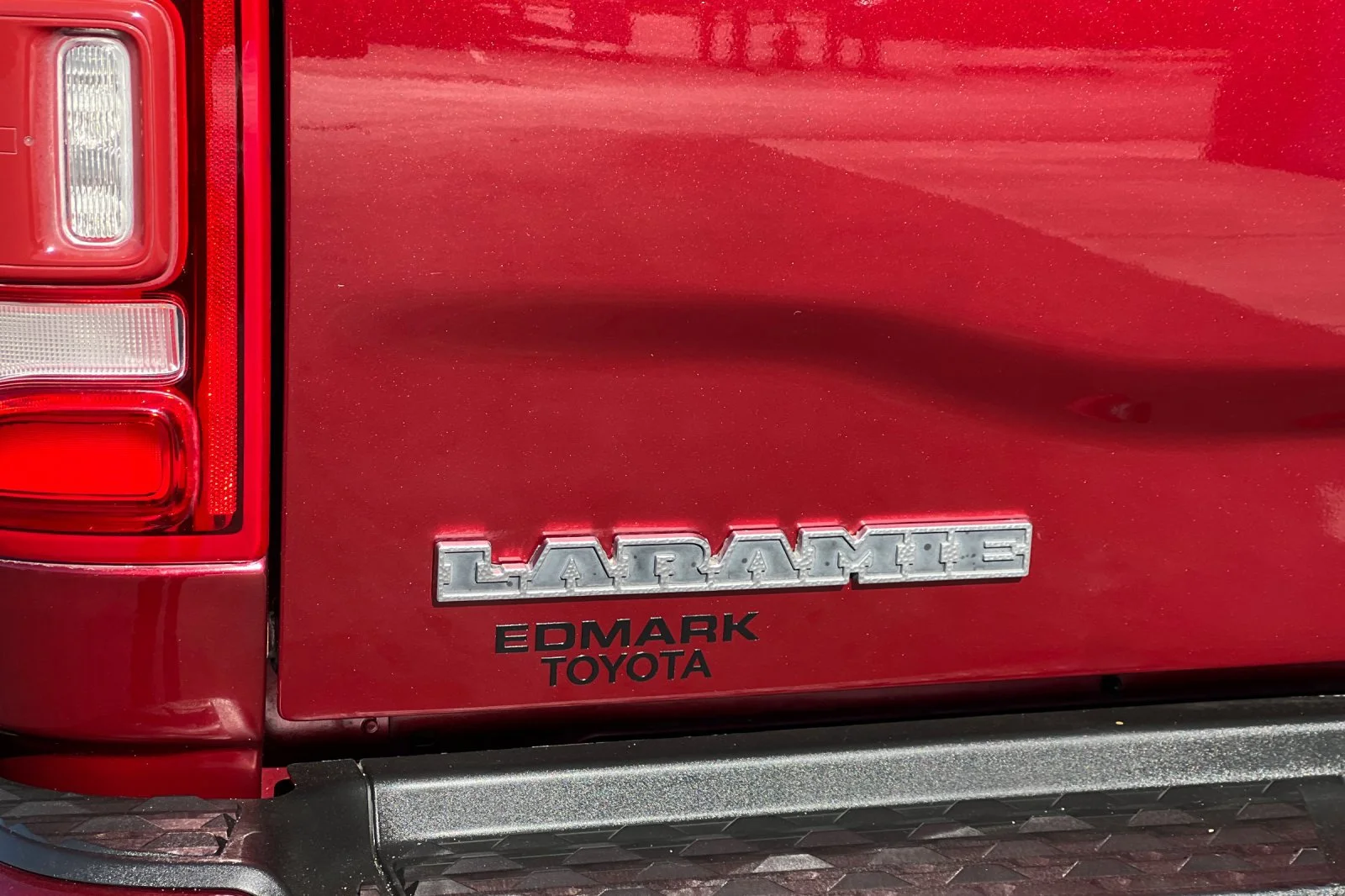Used 2020 Delmonico Red Pearlcoat Ram Laramie image 31