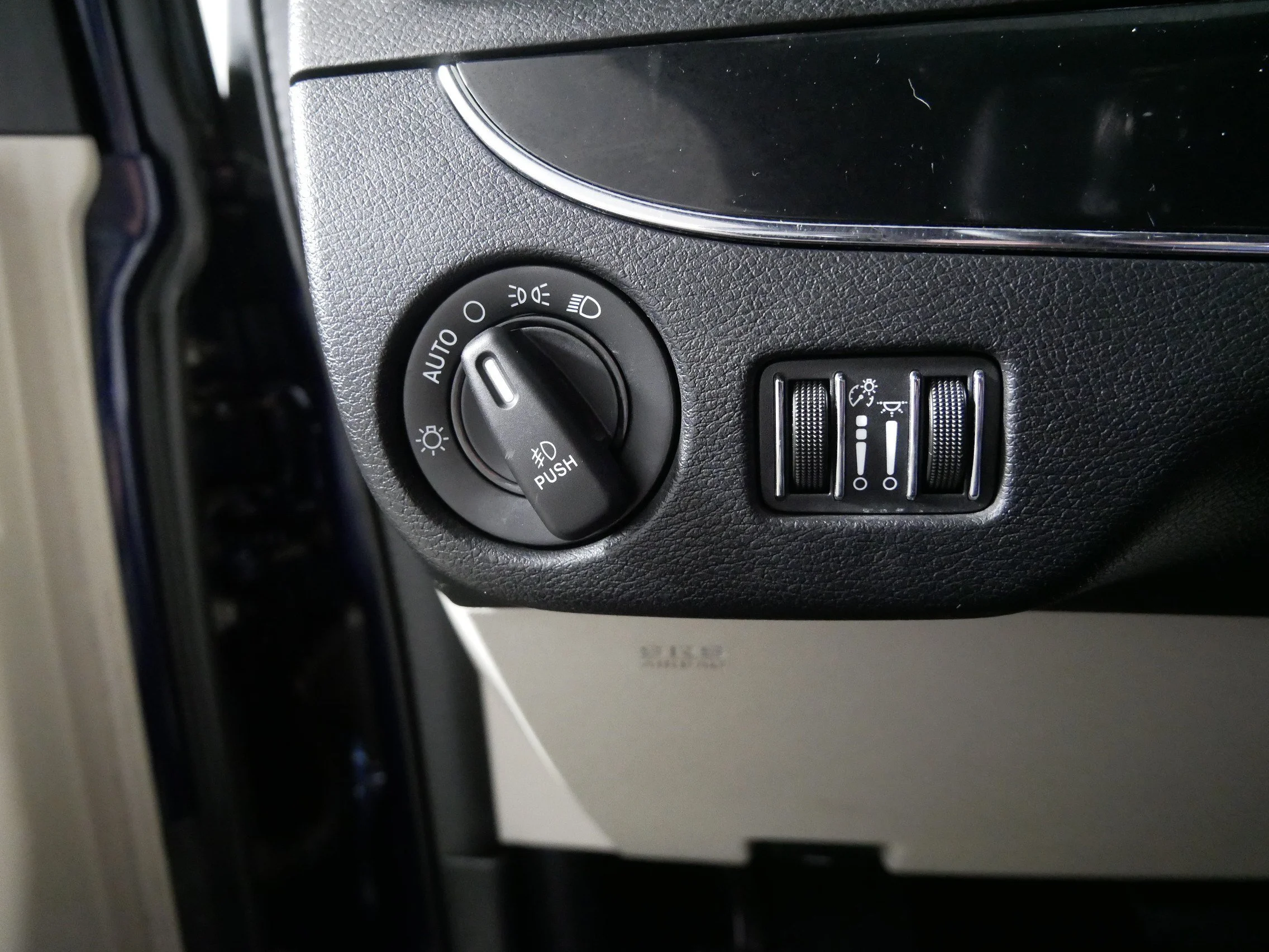 Used 2017 Contusion Blue Pearlcoat Dodge SXT image 26