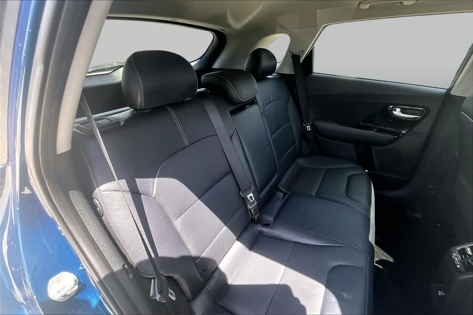 Used 2018 CERULEAN Kia Touring image 19