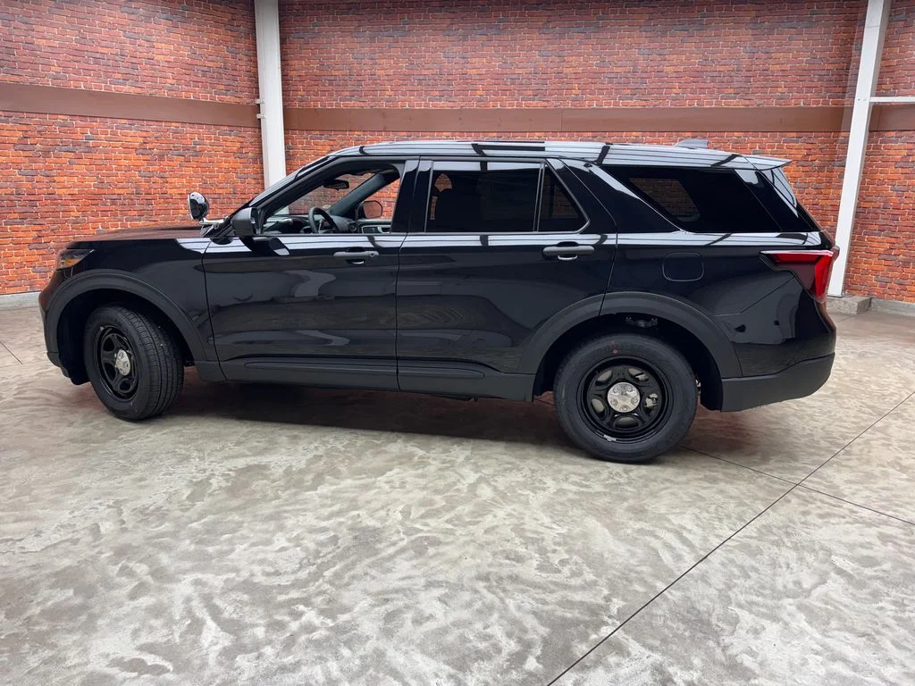 New 2026 Black Ford Base image 2