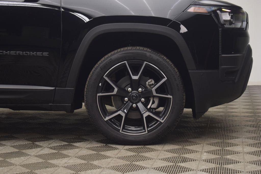 New 2026 Diamond Black Crystal Pearl-Coat Exterior Paint Jeep Overland image 6