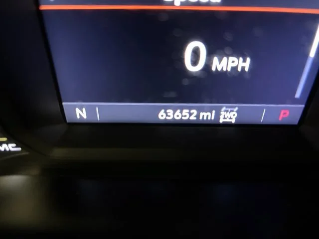 Used 2020 Onyx Black GMC SLE image 18