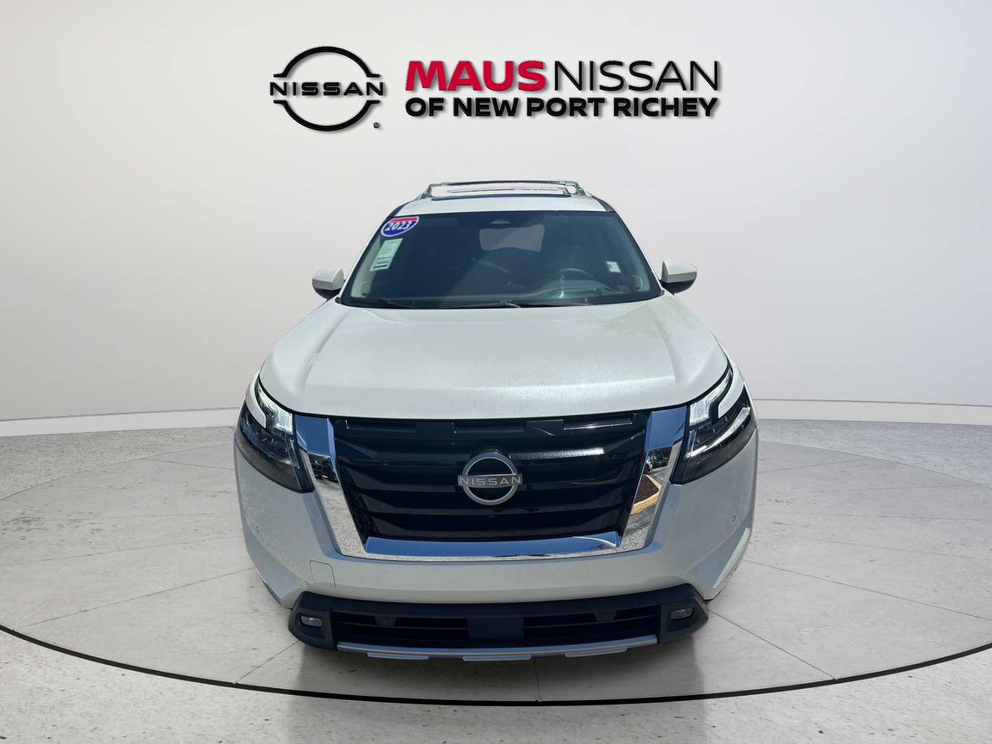 Used 2023 Pearl White Nissan Platinum image 2