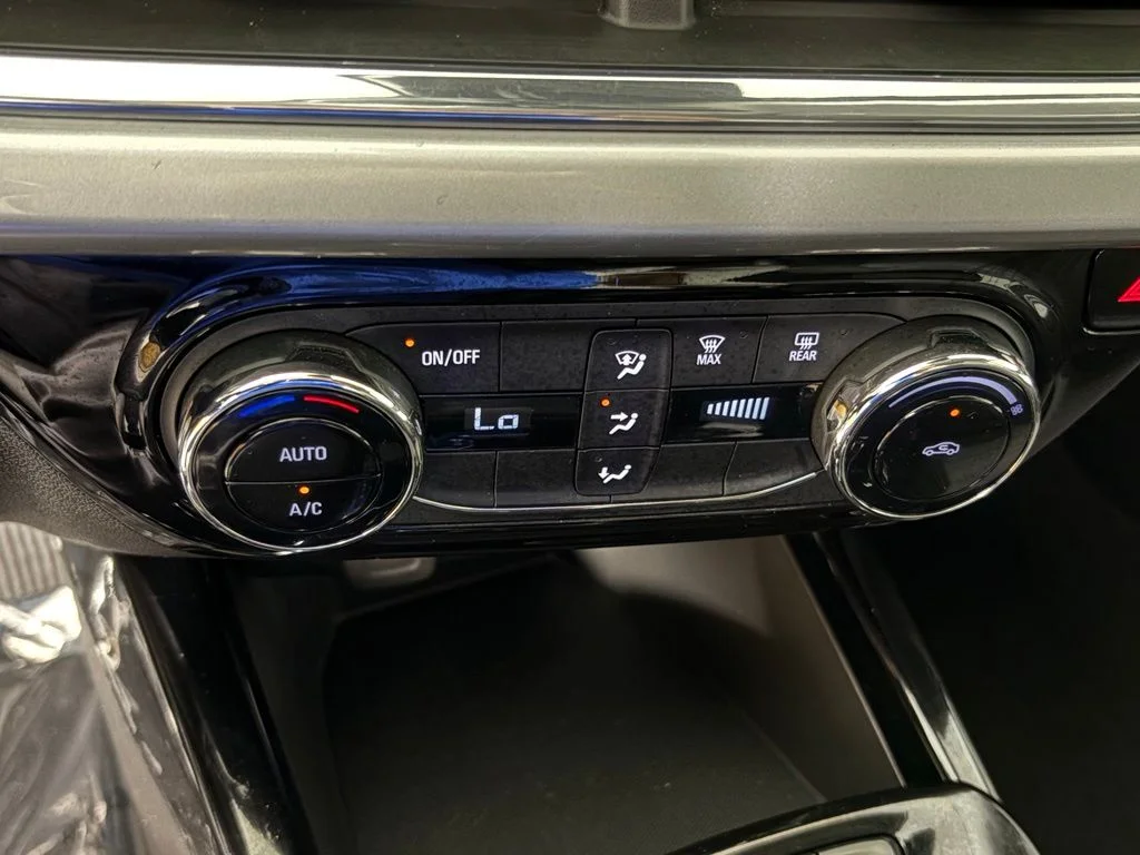 Used 2025 White Chevrolet LT image 29