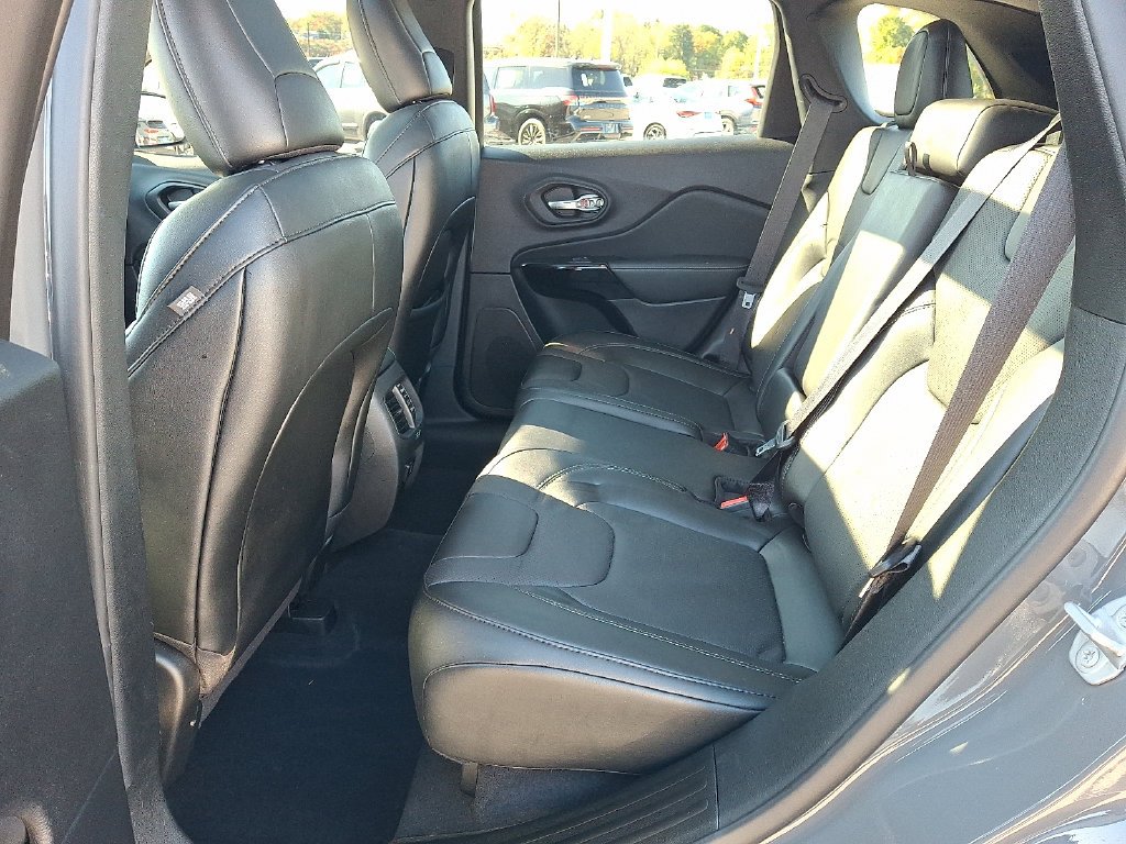Used 2023 Gray Jeep Altitude image 11