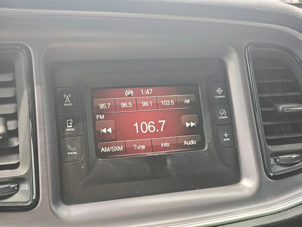 Used 2016 Pitch Black Clearcoat Dodge SXT image 19
