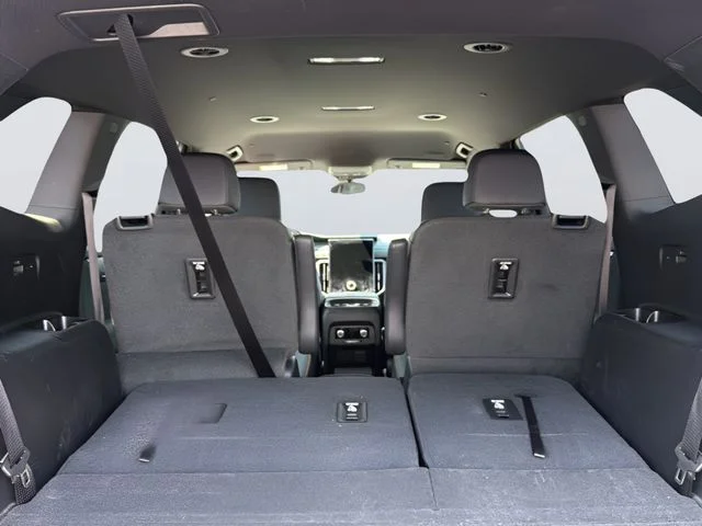 Used 2025 White GMC AT4 image 30
