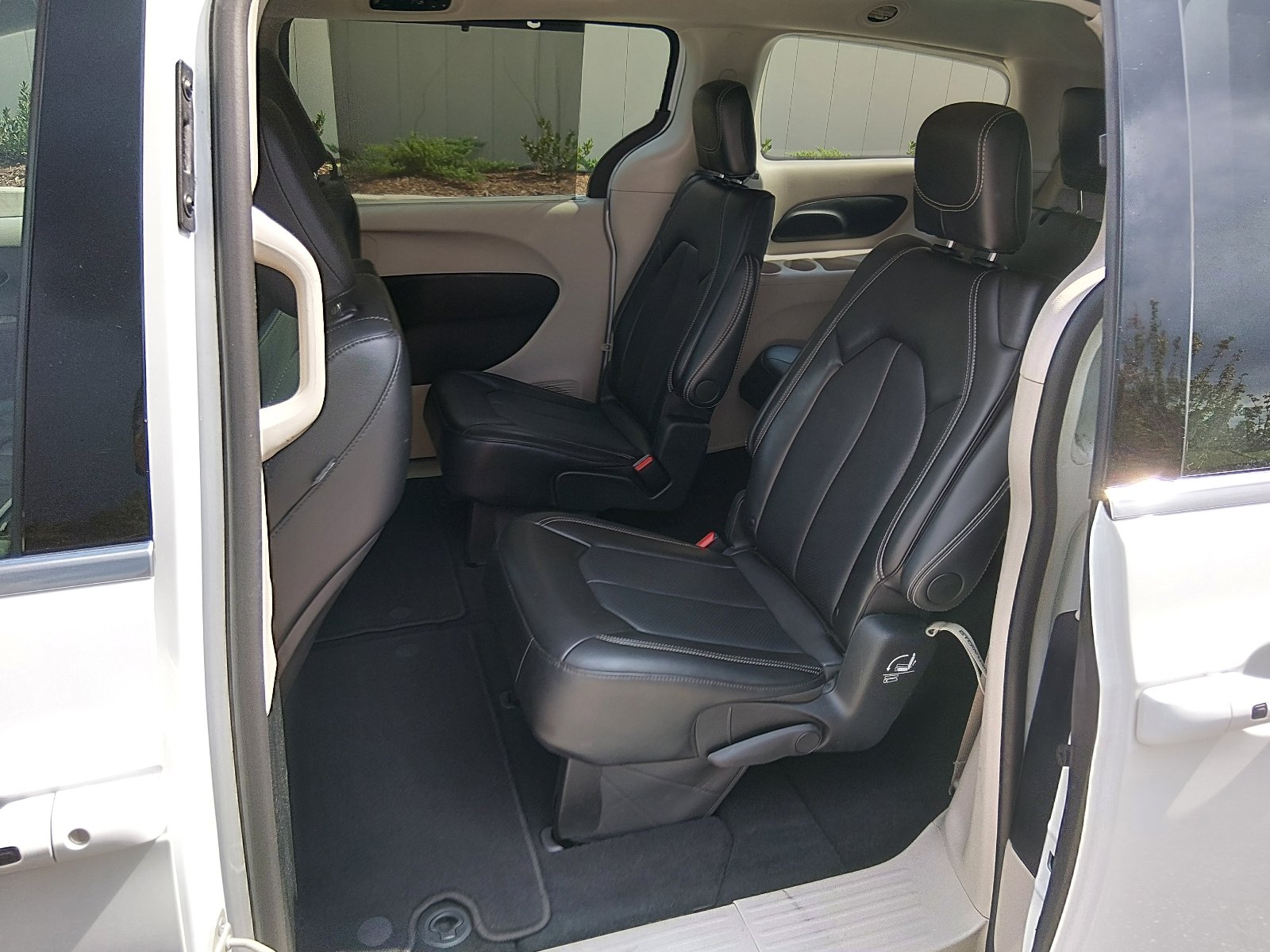 Certified Used 2024 Bright White Clear Coat Chrysler Touring L image 11