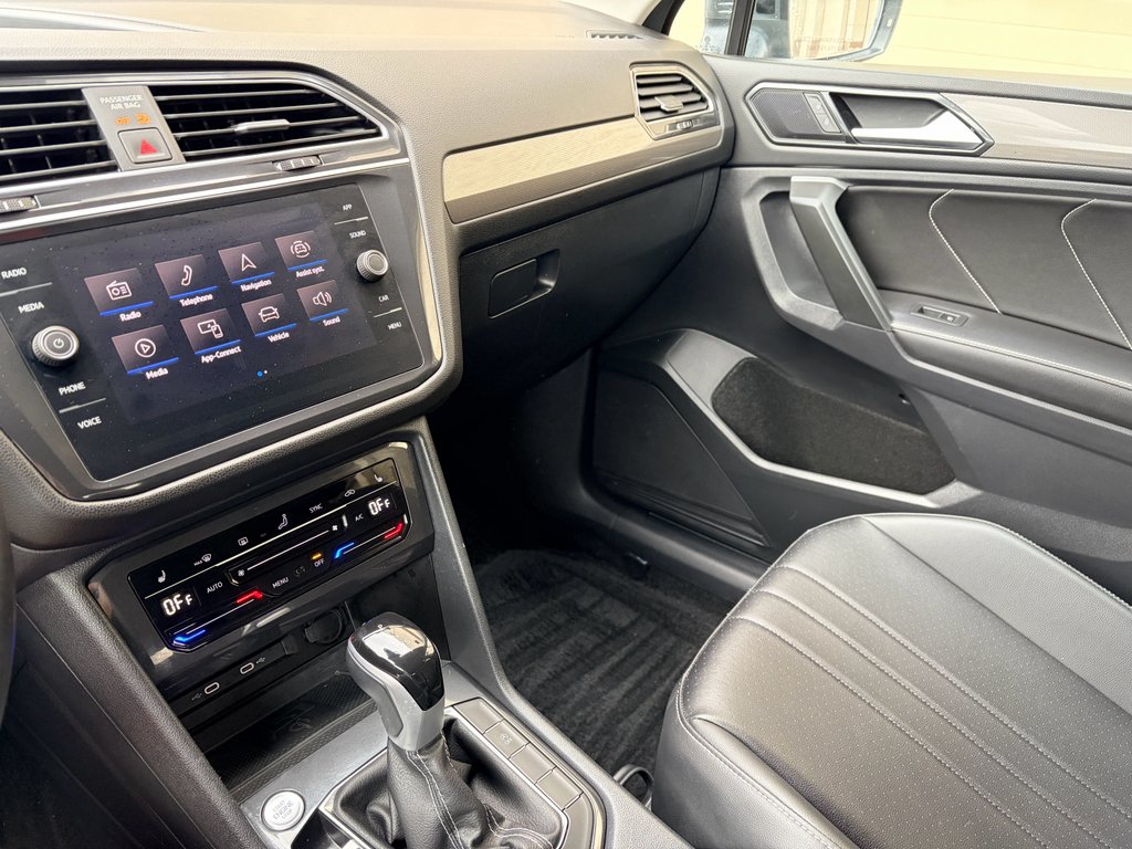 Used 2024 Platinum Gray Metallic Volkswagen SE image 16