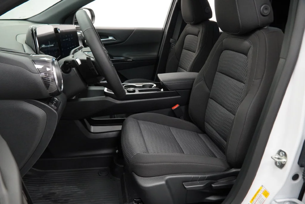 New 2027 Summit White Chevrolet LT image 7