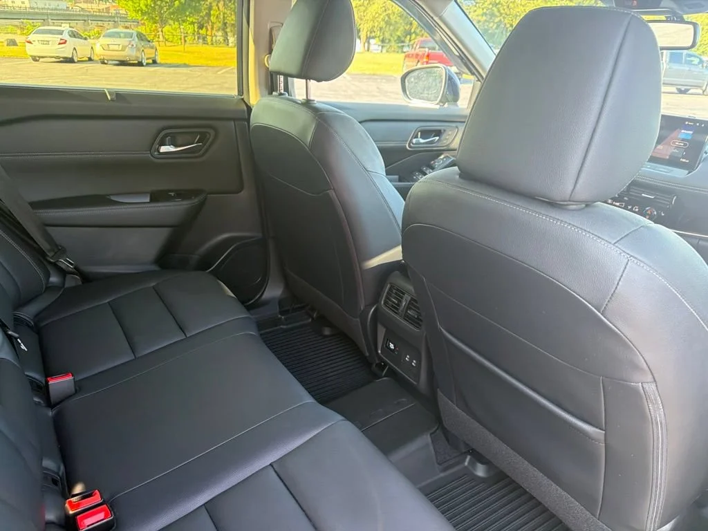 Used 2025 Deep Ocean Nissan SL image 13