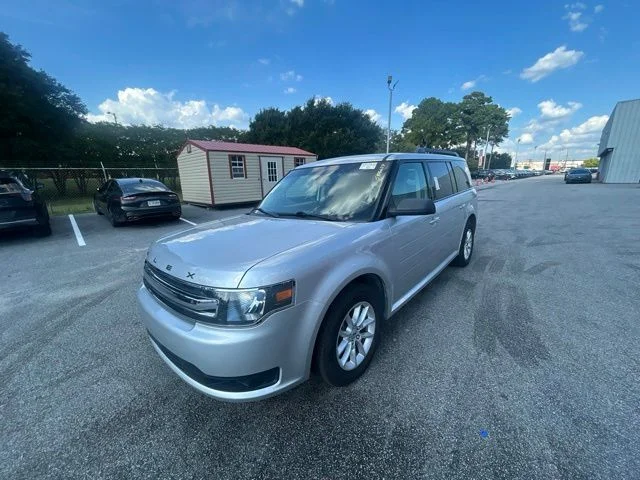 Used 2019 Silver Ford SE image 3
