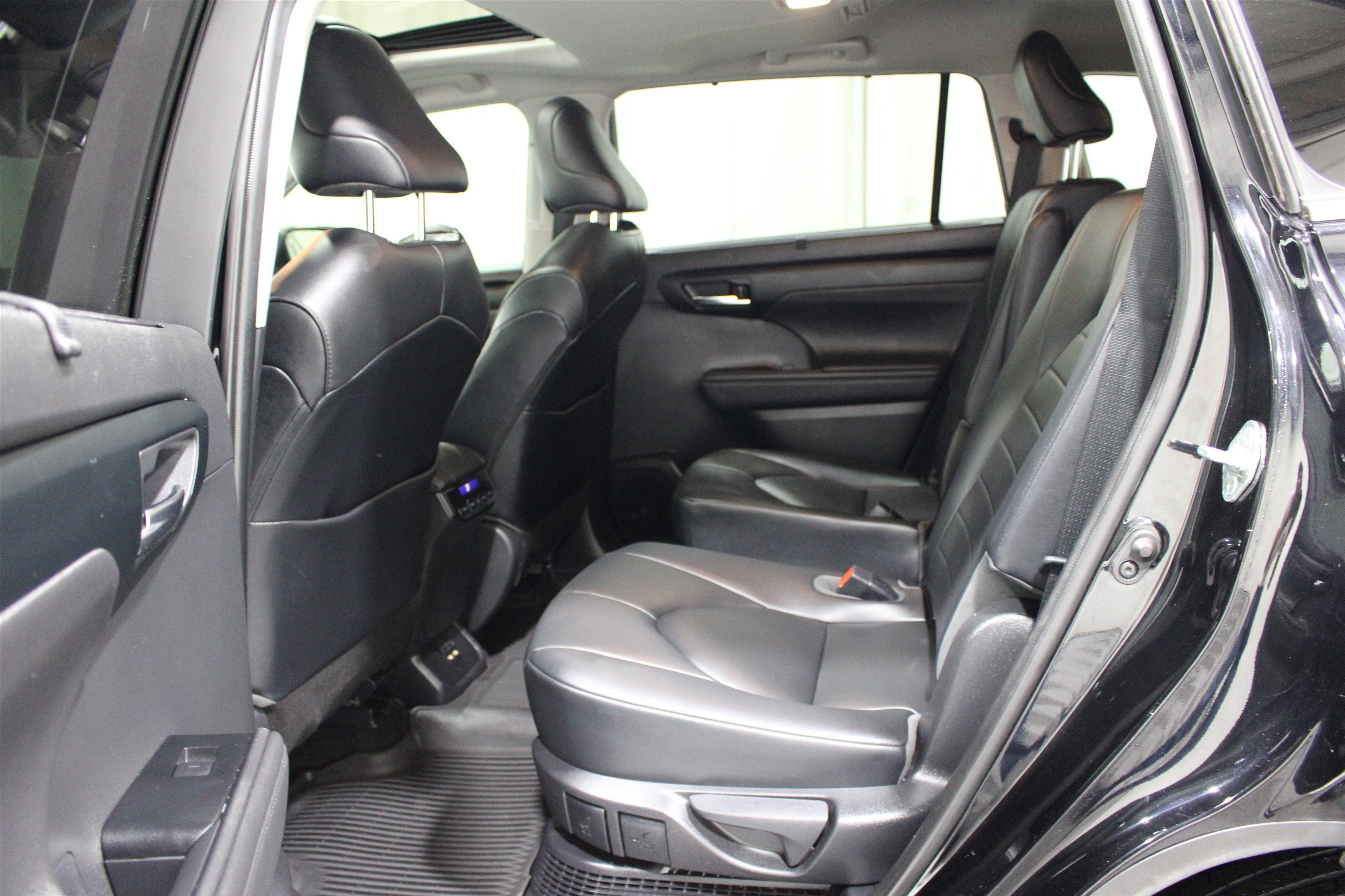 2020 Toyota Highlander XLE - Photo 19